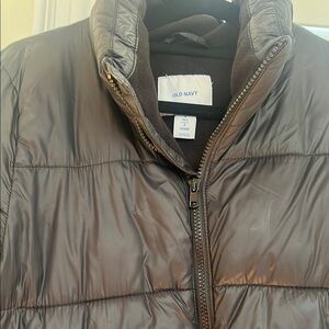 Old Navy Black Puffer Jacket with Stand-Up Collar and Quilted Design